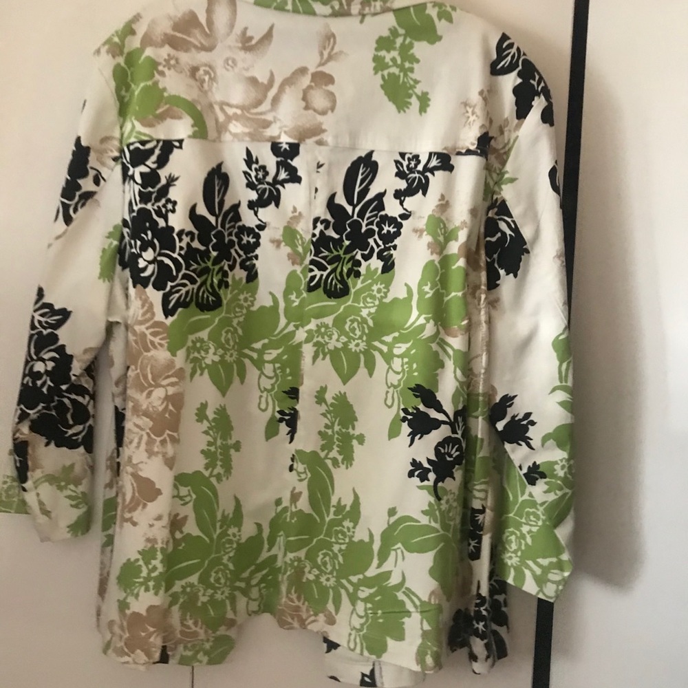 Green and White Jacket - Picture 2 of 3